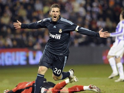 U球体育直播-太阳队在杜兰特与布克的组合中能否实现进攻端最大化